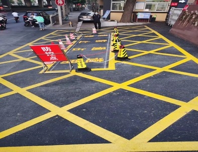 益阳益阳厂区划线，园区停车场划线，车库标识标线